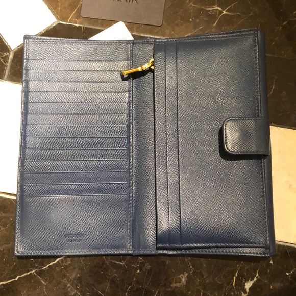 ❌SOLD❌ Prada Wallet - Picture 2 of 4